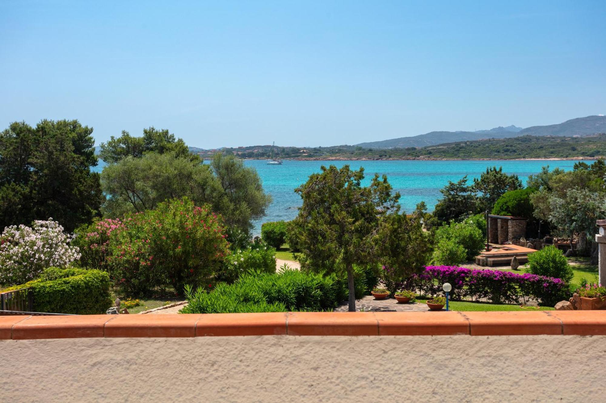 Baia Dorata Beach Apartment Porto Istana Exterior photo