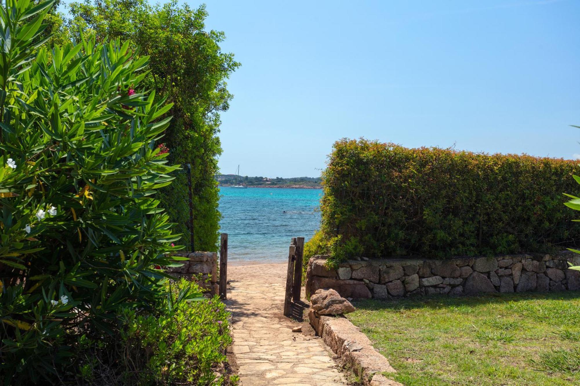 Baia Dorata Beach Apartment Porto Istana Exterior photo