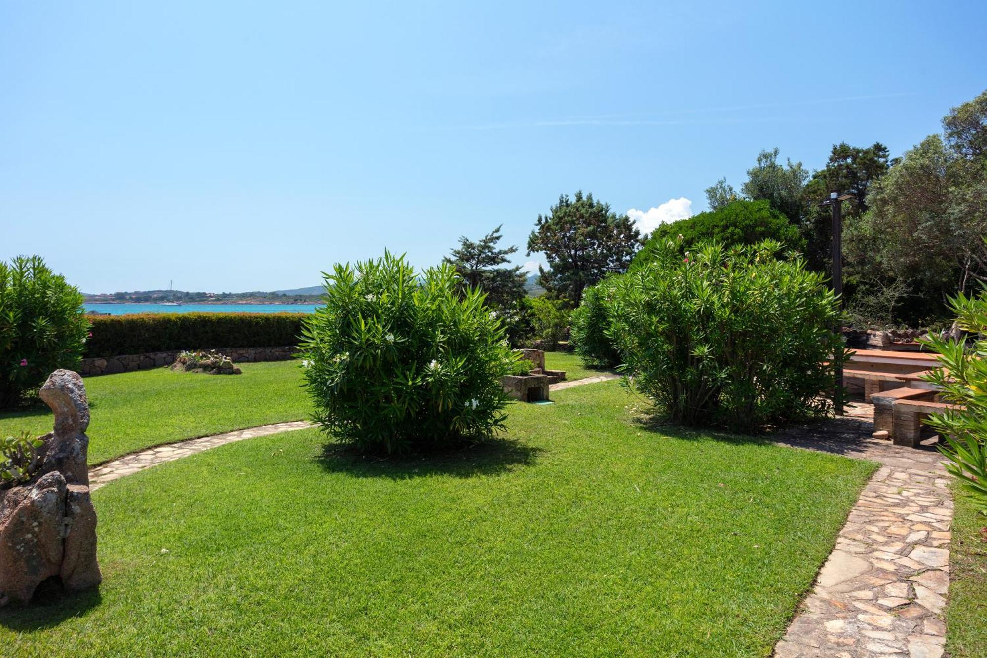 Baia Dorata Beach Apartment Porto Istana Exterior photo